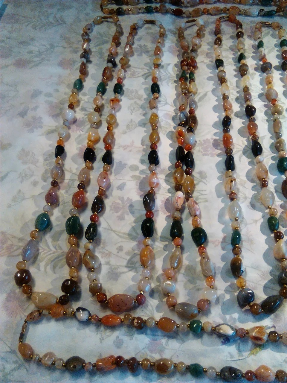 Akaatti/Kivisekoitus kaulakoru 40,00€