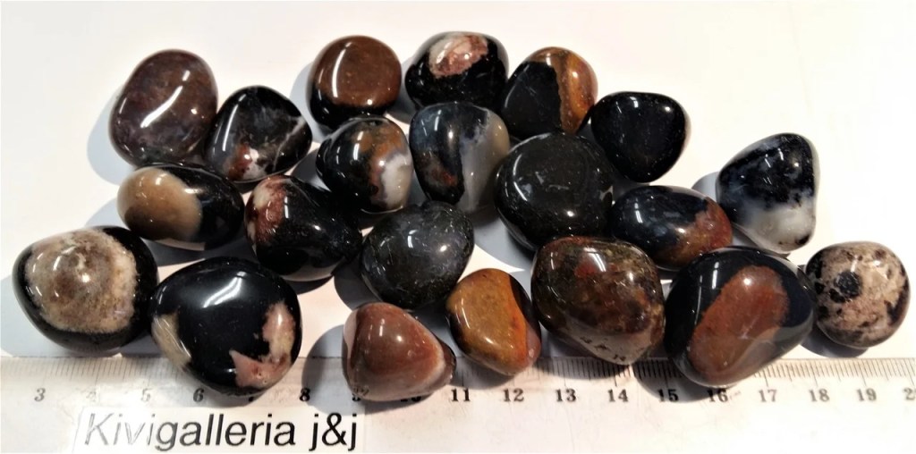 Akaatti -Sardonyx AQ-laatu, Brasilia&nbsp;3,00€