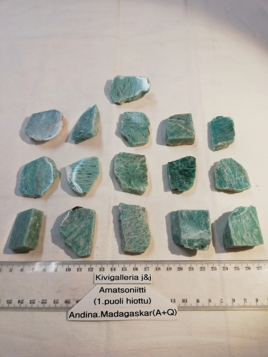 Amatsoniitti(siivu)1-puoli hiottu.Andina.Madagaskar.(A+Q) 3,00€