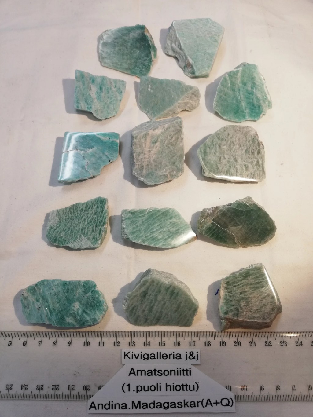 Amatsoniitti(siivu)1-puoli hiottu.Andina.Madagaskar.A+Q-Laatu. 5,00€