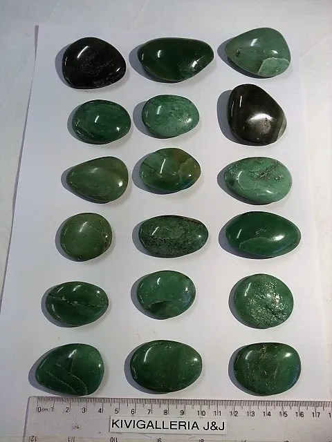 Fuksiitti Kämmenkivi AQ-laatu, Intia&nbsp;5,00€