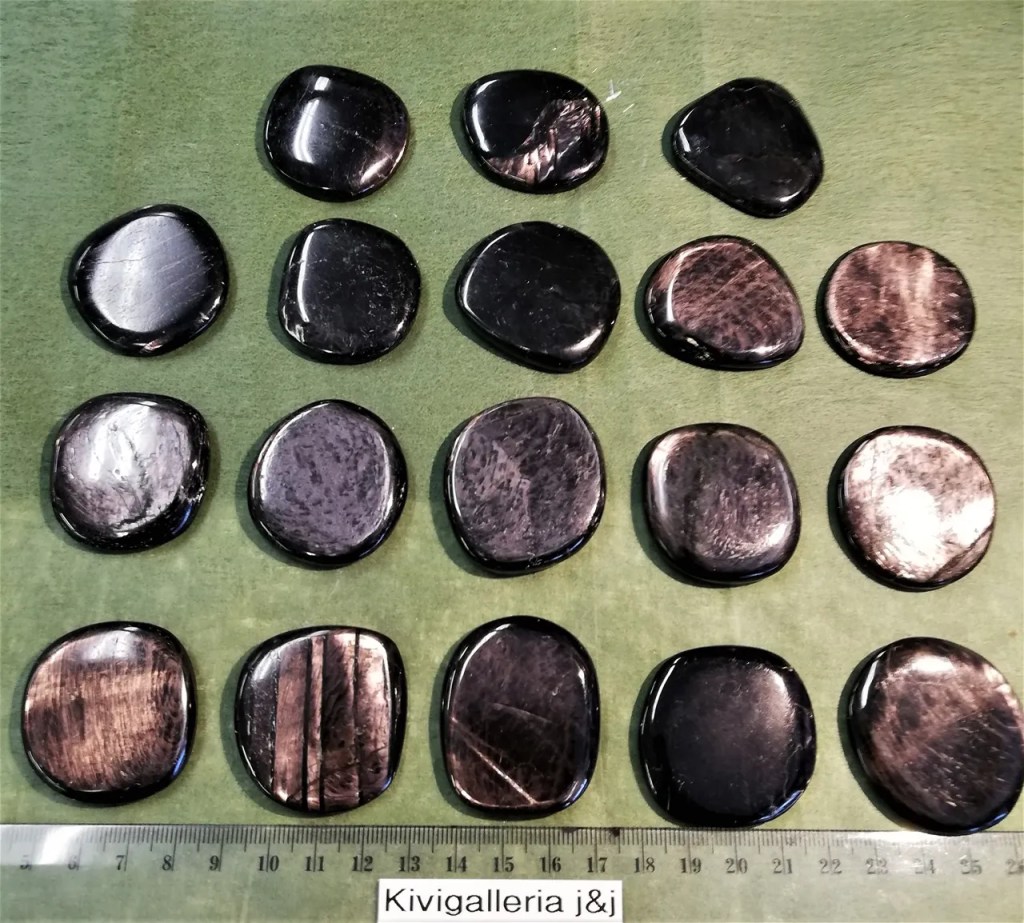 Hypersteeni (Enstatiitti) A/EQ-laatu, Kanada&nbsp;10,00€