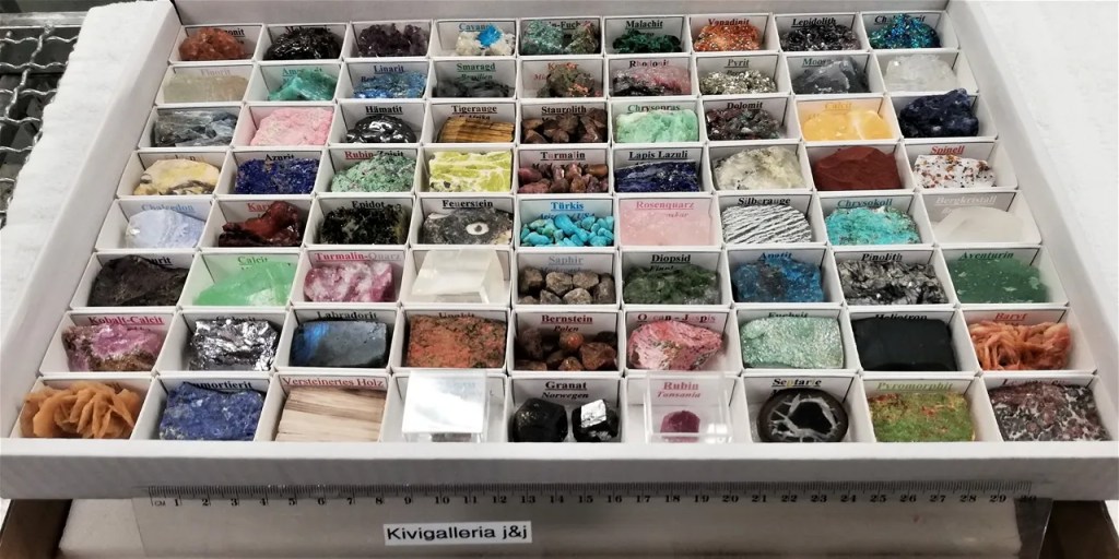 Kivikokoelma nro.2, 72 eri kiveä ympäri maailmaa&nbsp;275,00€