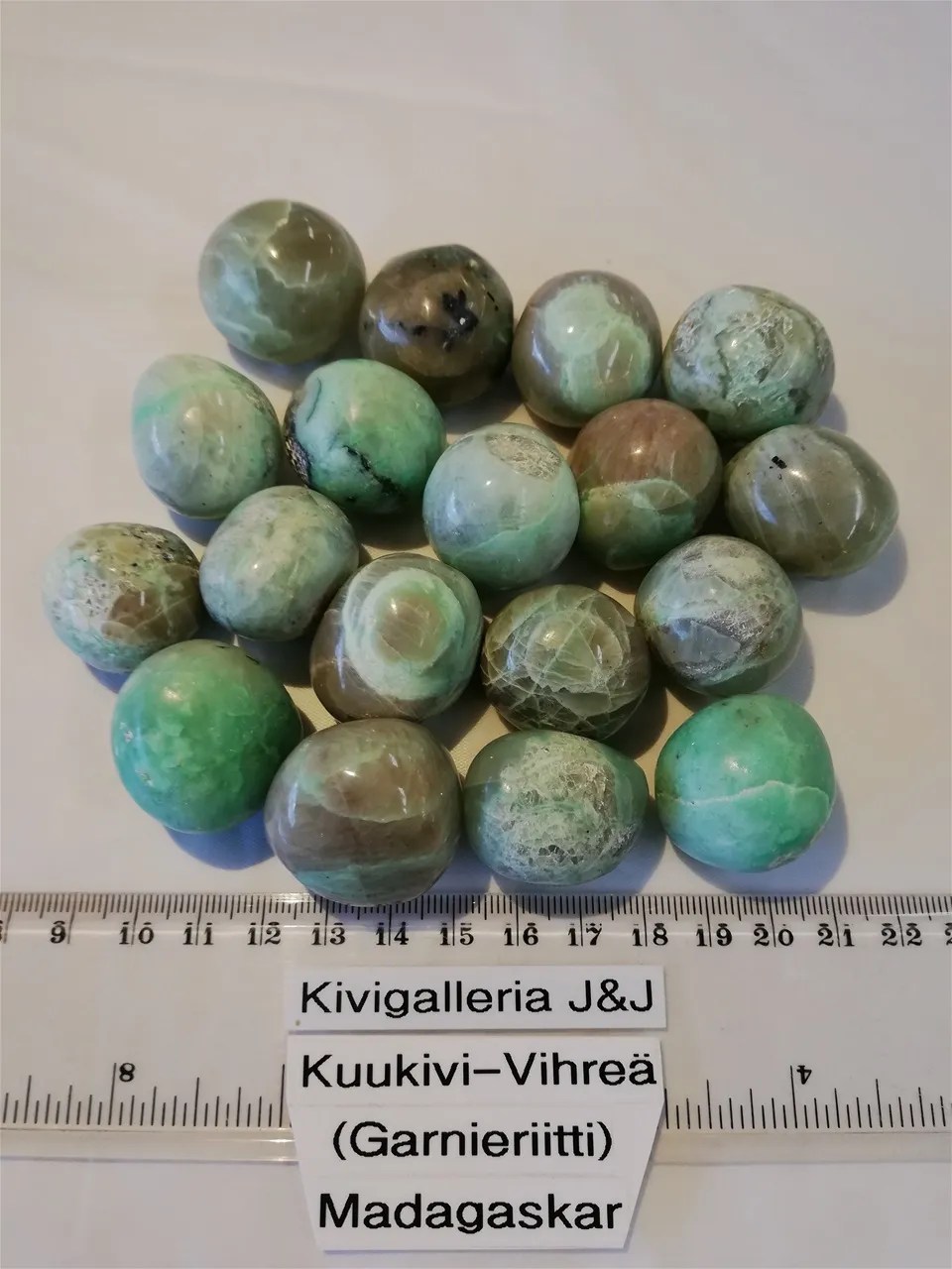 Kuukivi-Vihreä(Garnieriitti)Madagaskar 6,00€