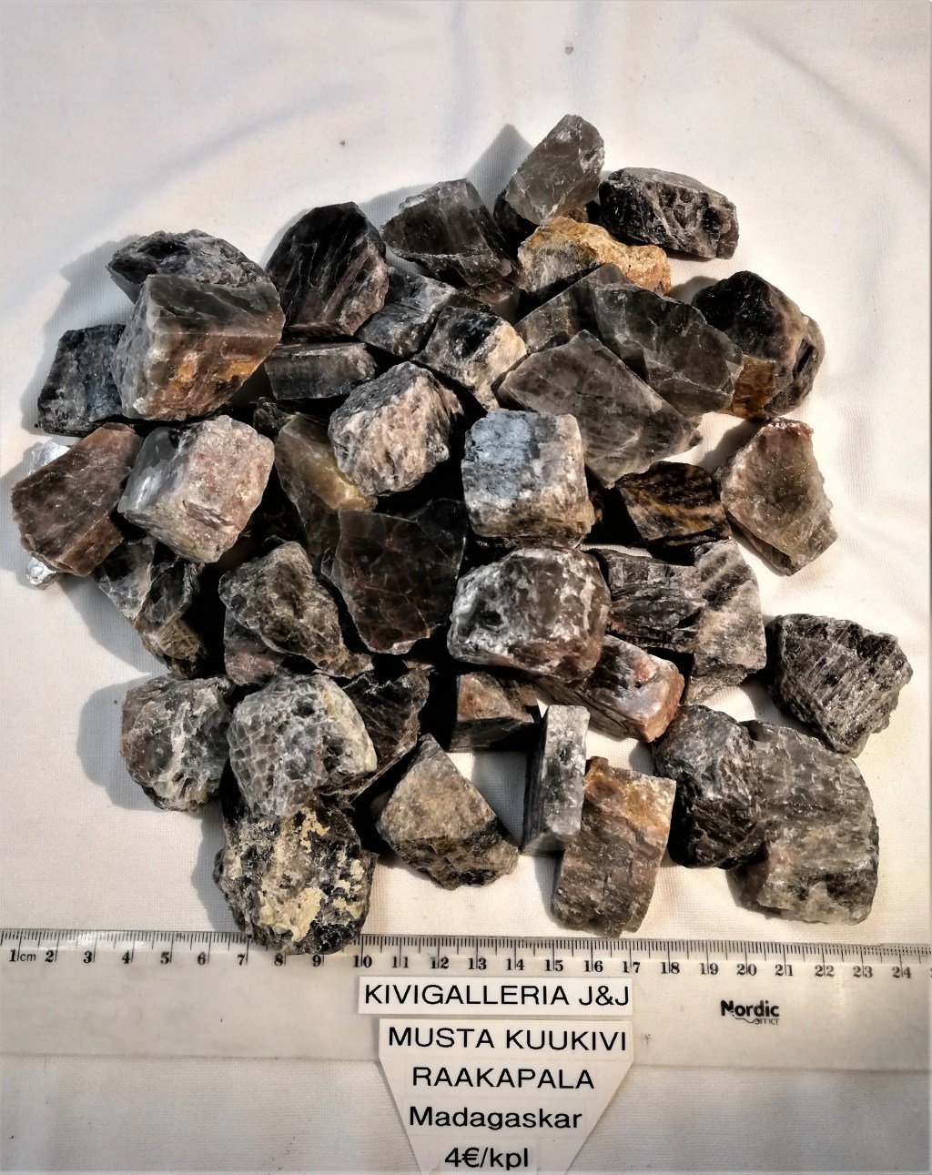 Kuukivi -musta, Madagaskar&nbsp;4,00€