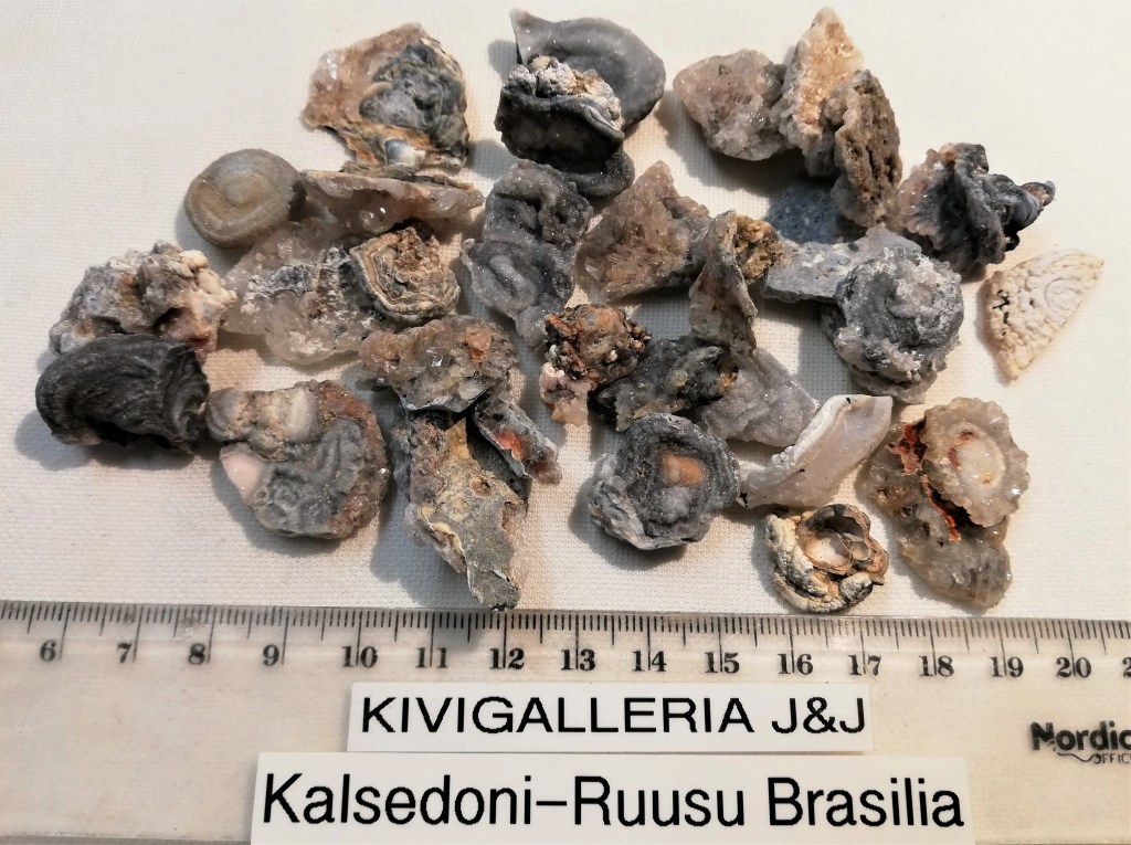 Kalsedoni -ruusu fragmentti AQ-laatu, Brasilia&nbsp;1,00€