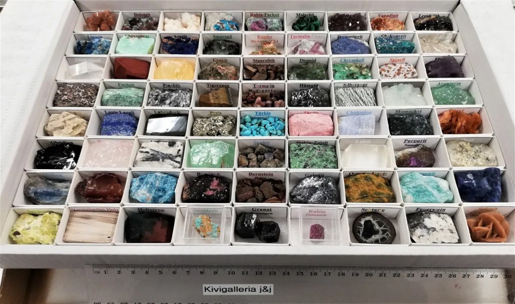 Kivikokoelma nro.1, 72 eri kiveä ympäri maailmaa&nbsp;275,00€