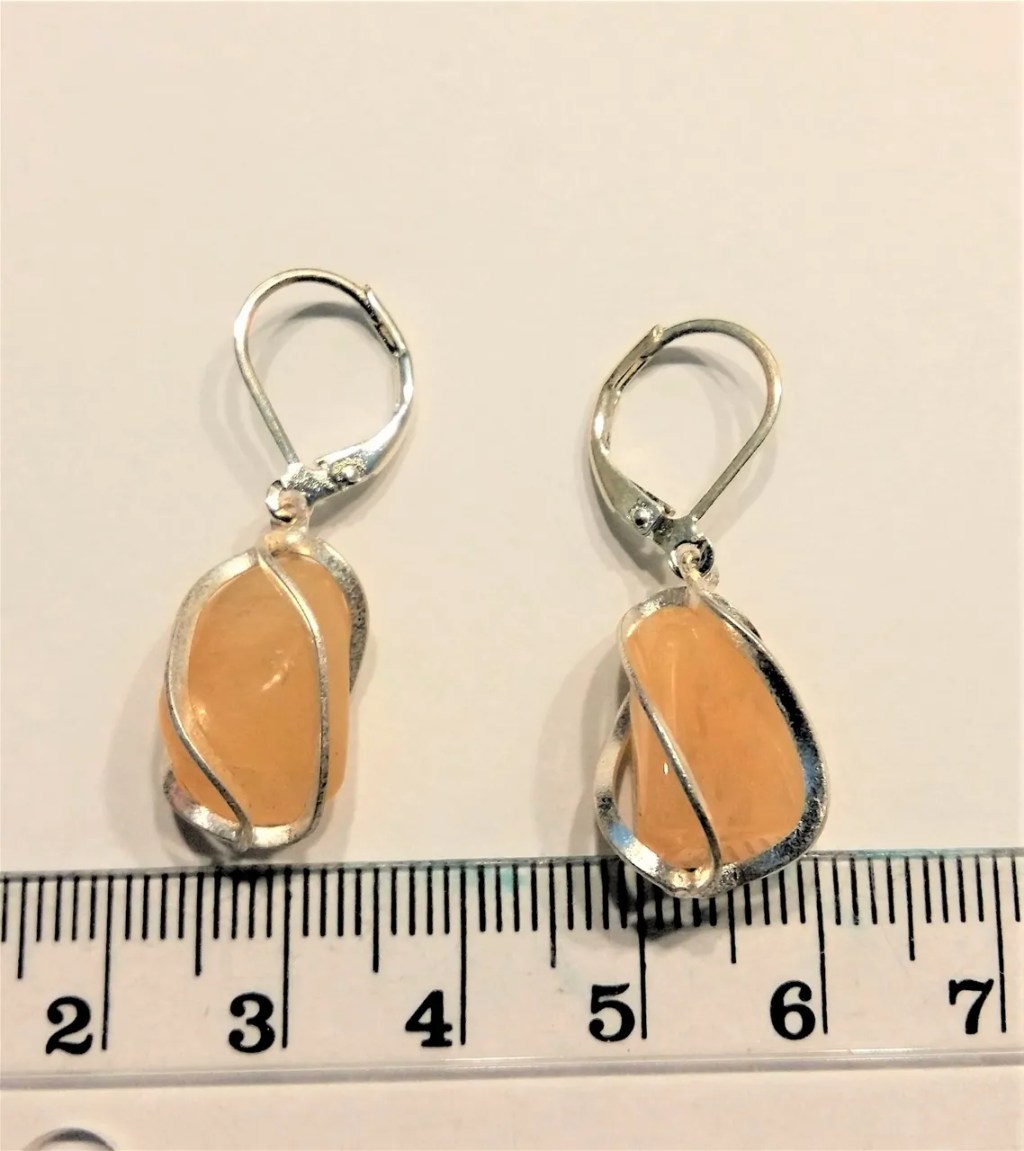 Kalsiitti korvakorut 15,00€