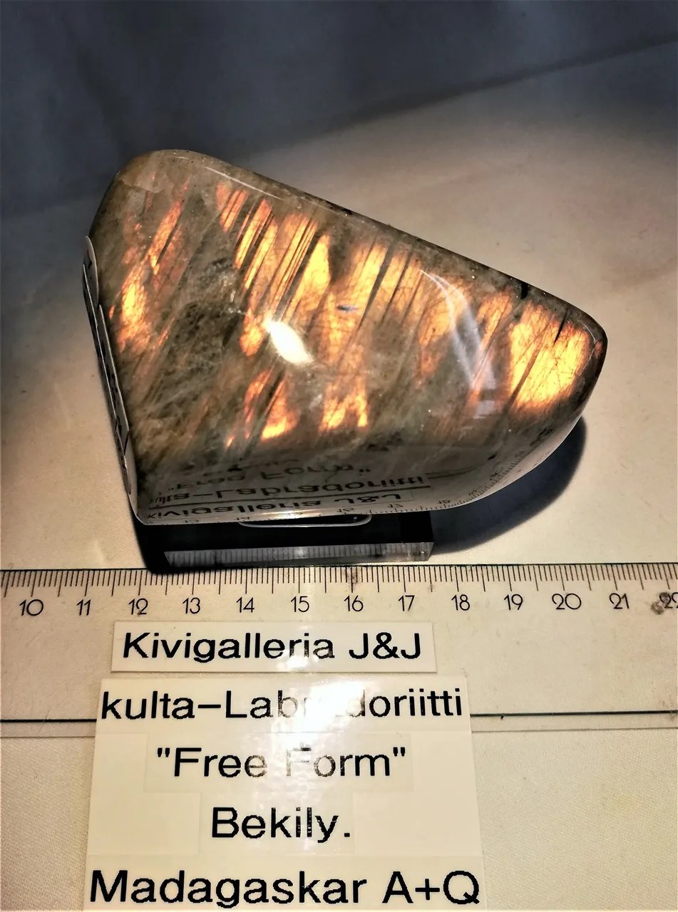 Kulta-labradoriitti A+Q-laatu, Bekily Madagaskar&nbsp;27,00€