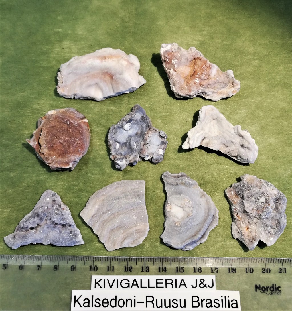 Kalsedoni -ruusu fragmentti AQ-laatu, Brasilia&nbsp;7,00€