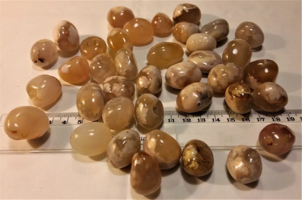 Kirsikankukka Kalsedoni/Akaatti, Madagaskar&nbsp;3,00€