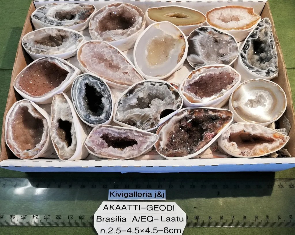 Kalsedoni-Sininen(saippuakivi).Madagaskar(A+Q) 9,00€