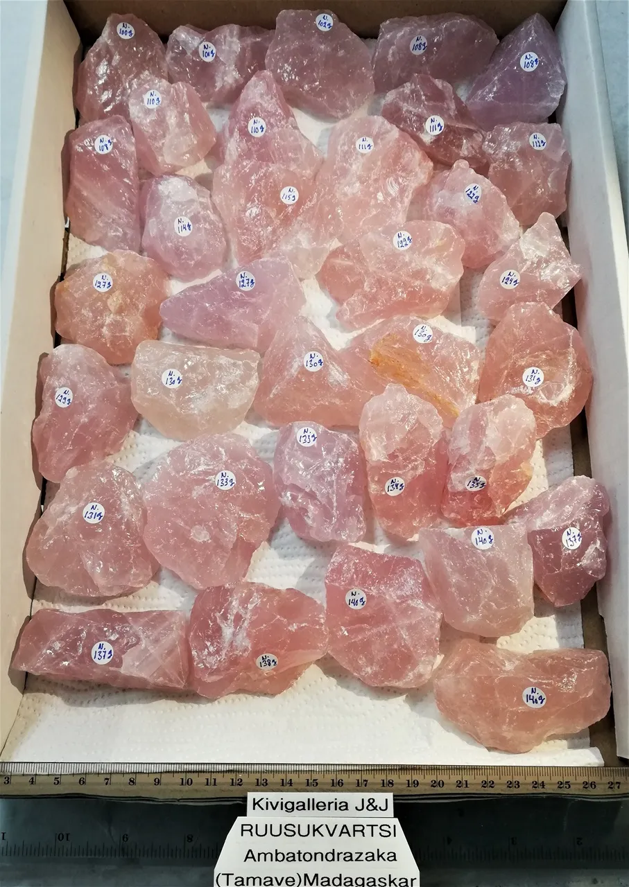 Ruusukvartsi E/AQ laatu, Ambatondrazaka Madagaskar 6,00€